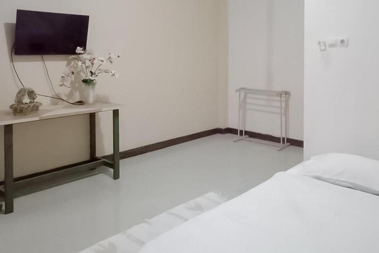 Отель Reddoorz Syariah @ Jalan Ir Haji Juanda Джамби Экстерьер фото