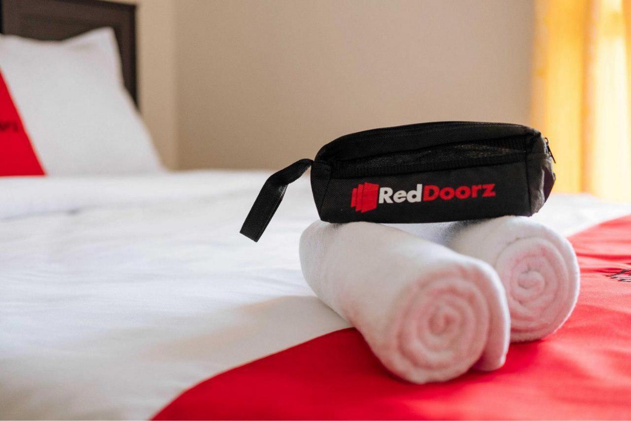 Отель Reddoorz Syariah @ Jalan Ir Haji Juanda Джамби Экстерьер фото
